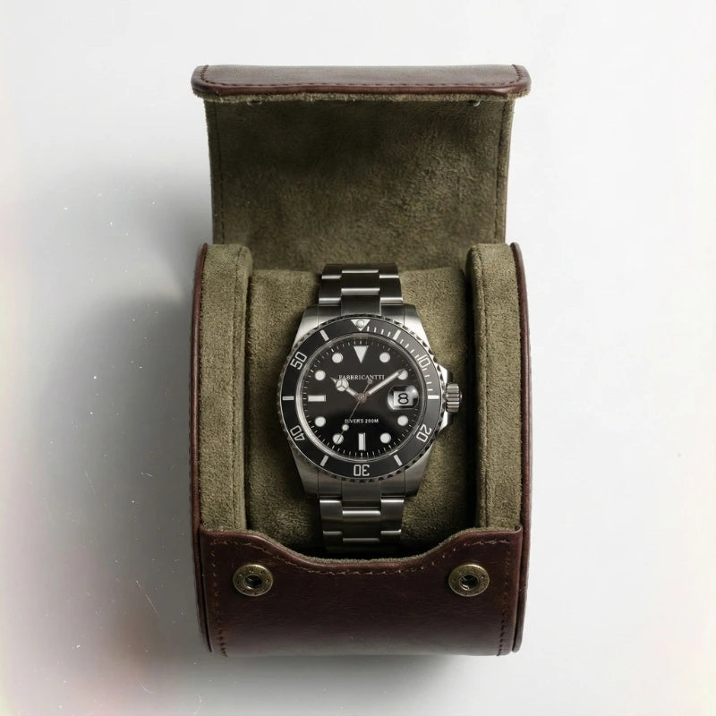 Fabbricantti relógio mergulhador Submariner visto de cima dentro porta-relógios couro marrom mostrador preto luneta preta bracelete aço