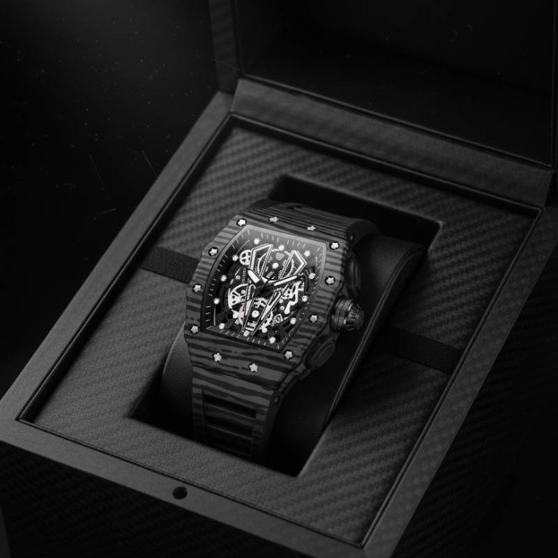 Fabricanti relogio skeleton caixa barril fibra carbono preto pulseira borracha preta dentro estojo apresentacao couro fundo escuro produto masculino luxo